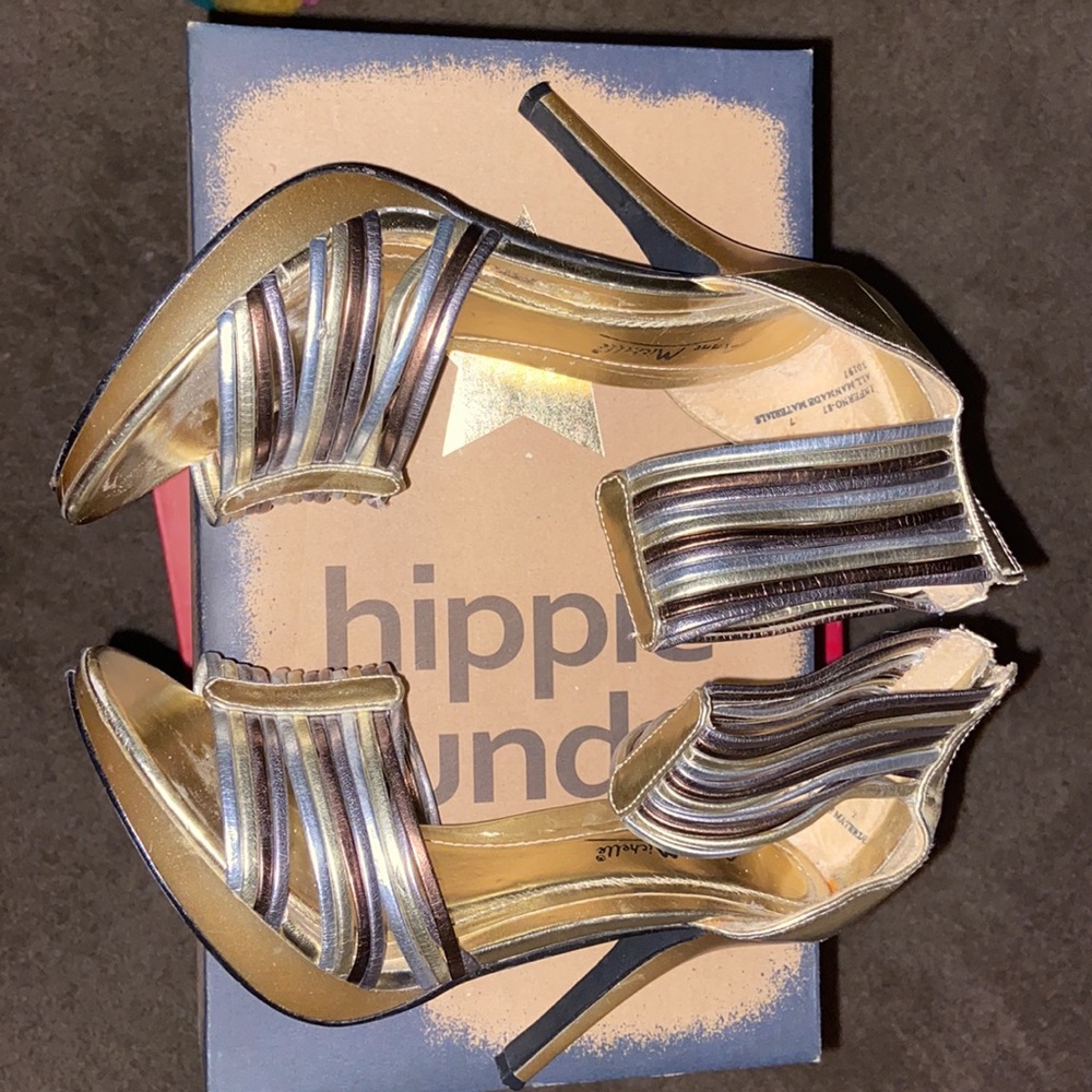 Shoes - Picture 4 of 6